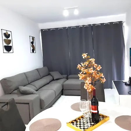 H&o New 4 Seasons Universal Apartment *