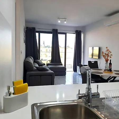 H&o New 4 Seasons Universal Apartment