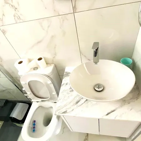 H&o New 4 Seasons Universal Apartment *