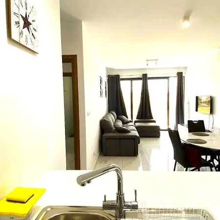 H&o New 4 Seasons Universal Apartment