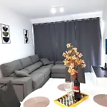 H&o New 4 Seasons Universal Apartment *