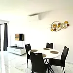 H&o New 4 Seasons Universal Apartment *
