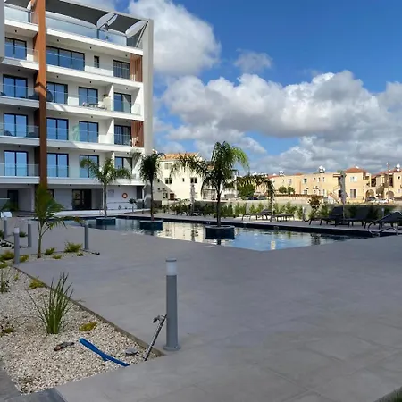 H&o New 4 Seasons Universal Paphos