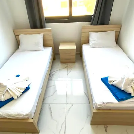 H&o New 4 Seasons Universal * Paphos