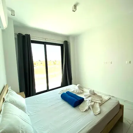 H&o New 4 Seasons Universal Paphos