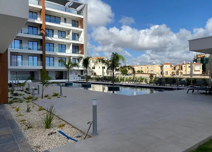 H&o New 4 Seasons Universal Paphos