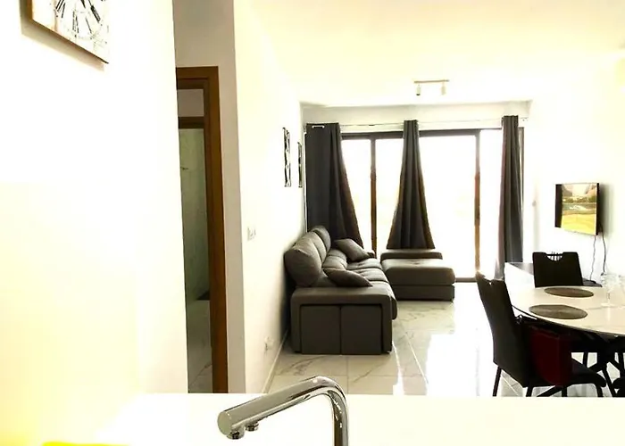 H&o New 4 Seasons Universal アパート