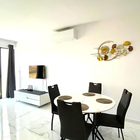 H&o New 4 Seasons Universal Apartman *