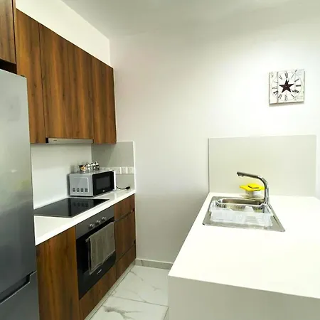 H&o New 4 Seasons Universal Apartment Paphos