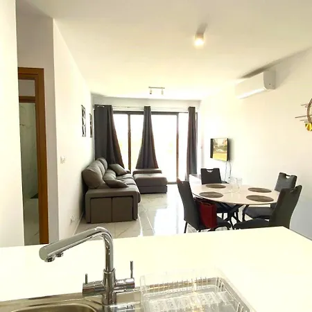 H&o New 4 Seasons Universal Apartment Paphos